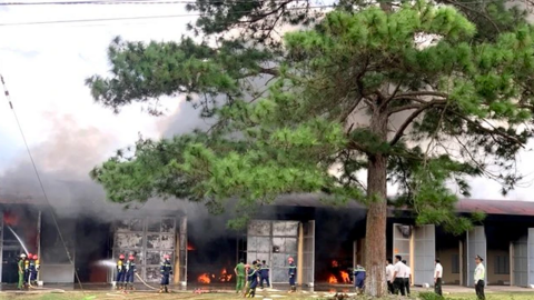 Cháy lớn gần Cảng hàng không Pleiku