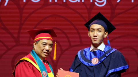 Nam sinh gốc Nghệ An tốt nghiệp thủ khoa với 47 môn đạt điểm A tuyệt đối