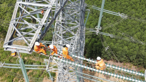 Triển khai giải pháp bảo đảm cung ứng điện, xăng dầu trong thời gian tới