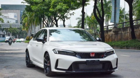 Thêm 1 người Việt chi 2,4 tỷ mua ‘Civic số sàn’ – tổng bán ra đã là 18 chiếc