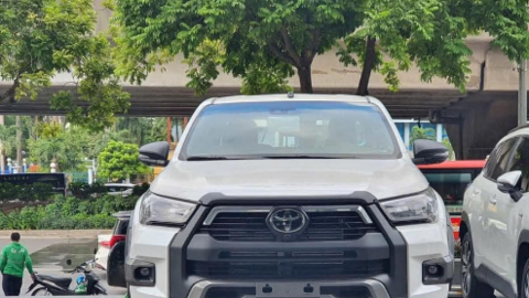 Toyota Hilux 2023 bản "full option" về Việt Nam: Giá gần 1,1 tỷ, thêm trang bị đấu Ranger Wildtrak