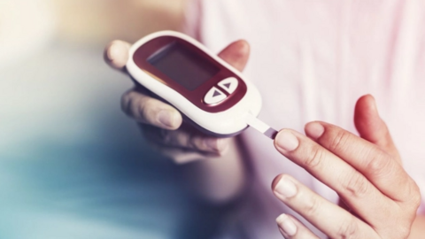 5 dấu hiệu ở lưỡi cảnh báo cả loạt bệnh nguy hiểm đang cận kề, từ bệnh gan, đột quỵ tới ung thư