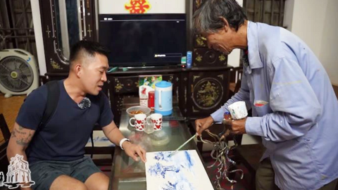 Dị nhân Nam Định hơn 30 năm nuôi móng tay dài: Có biệt tài vẽ tranh, vợ chăm như em bé