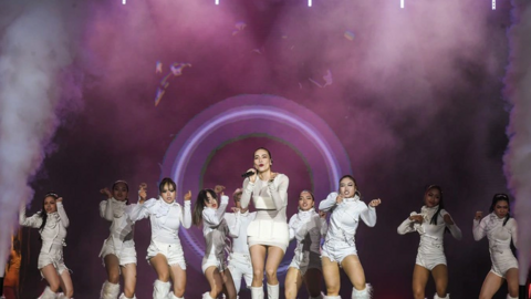 Hồ Ngọc Hà khoe dáng chuẩn, hát live bứt phá, xóa tan tin đồn mất giọng tại Gala Better Choice Awards