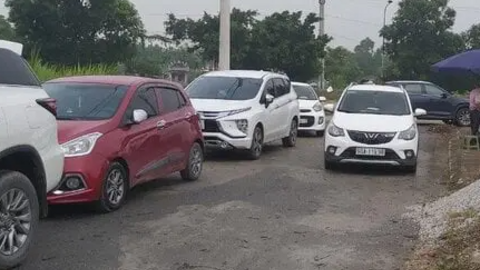 Bất động sản ấm dần, cò đất lại đua nhau tung chiêu 'săn' khách