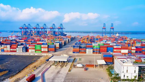 Xuất khẩu ngược dòng tăng tốc