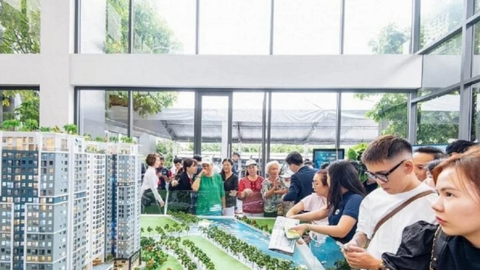 Môi giới bất động sản “chạy đua” với Tết: “Không dám nghĩ tới thưởng, chỉ mong nhận đủ tiền hoa hồng”