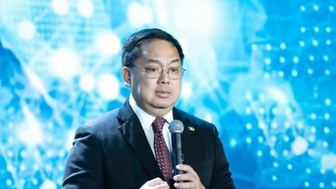 Ông Hoàng Nam Tiến: “Tôi có đủ gạch đá xây 3 tòa nhà FPT chỉ vì phát biểu cần làm việc 12 – 14 tiếng/ngày”