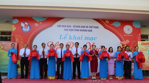 Hội báo Xuân Giáp Thìn Khánh Hòa thu hút hơn 250 đầu báo