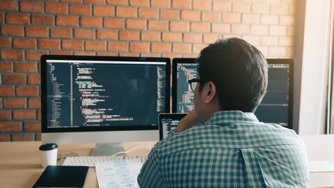 Nhân sự ngành IT - Phần mềm đang "mất giá": Lương Trưởng nhóm, Giám đốc Công nghệ giảm tới 50% chỉ trong 1 năm