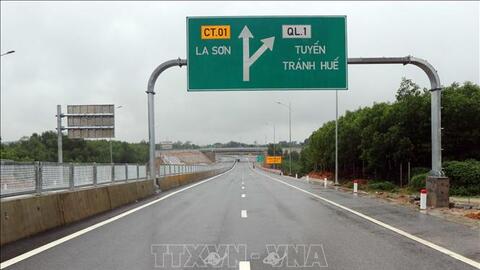Mở rộng cao tốc Cam Lộ - La Sơn
