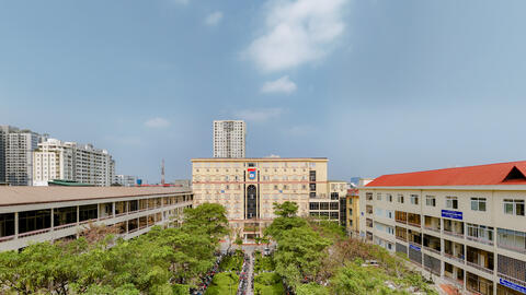 Trường ĐH có hội trường trăm tuổi đẹp như cung điện, cho học sinh THPT học "tiền đại học", giảm xác suất "chọn nhầm nghề"