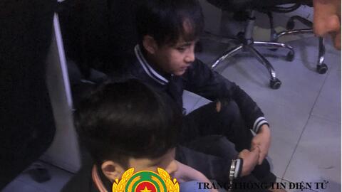 Kiểm tra hành chính quán net, công an bất ngờ bắt được ổ nhóm hack Facebook để lừa đảo