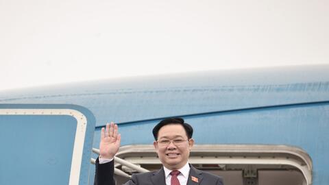 Chủ tịch Quốc hội Vương Đình Huệ lên đường thăm chính thức Trung Quốc