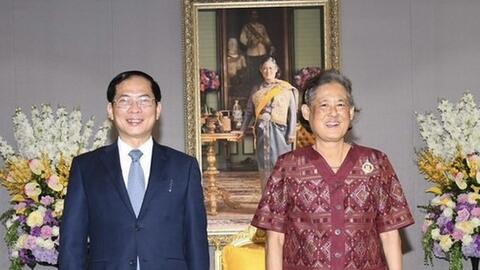 Công chúa Thái Lan sáng tác và biểu diễn bài hát về Việt Nam