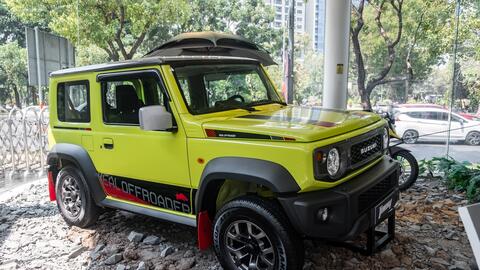 Suzuki Jimny bán 'kèm lạc' lên gần 1 tỷ đồng