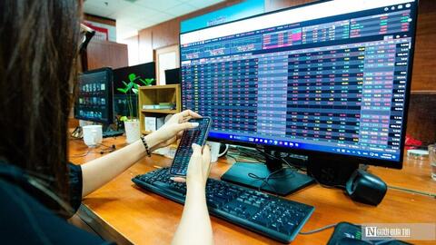 Lăng kính chứng khoán 14/5: Tạm ngưng mua mới