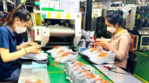 Ngành giày da, dệt may: Thay đổi để giữ thị trường