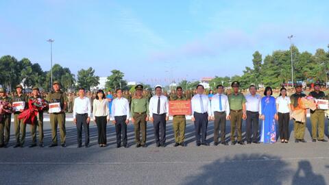 Đồng loạt ra mắt lực lượng bảo vệ an ninh, trật tự cơ sở