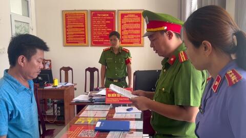 Khởi tố, bắt giam nhân viên Văn phòng đăng ký đất đai