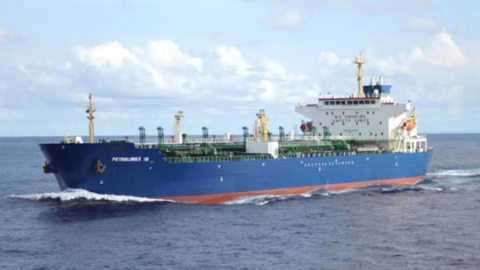 Doanh nghiệp vận tải xăng dầu có trên 51% vốn Nhà nước chia cổ tức “đều như vắt tranh”, cổ phiếu tăng vọt lập đỉnh mới