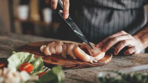 Ngộ độc thực phẩm do nhiễm khuẩn liên tiếp xảy ra: 4 điều không nên làm trong nhà bếp