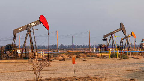 Dầu giảm nhẹ khi OPEC+ trì hoàn kế hoạch tăng sản lượng