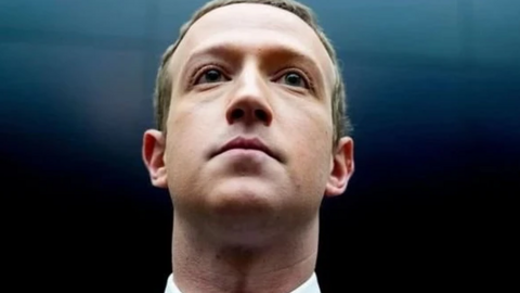 Mark Zuckerberg đang tốn 10.000 USD sản xuất 1 thứ, không còn muốn phụ thuộc vào điện thoại Apple, Google