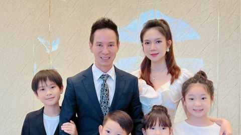 Con trai tiểu thư Hà Thành nức tiếng và đạo diễn trăm tỷ trổ mã ở tuổi 13: Biết 4 thứ tiếng, 10 tuổi đã làm được điều bất ngờ