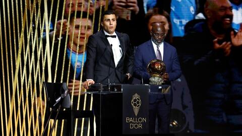 Rodri chống nạng lên nhận Quả bóng Vàng 2024