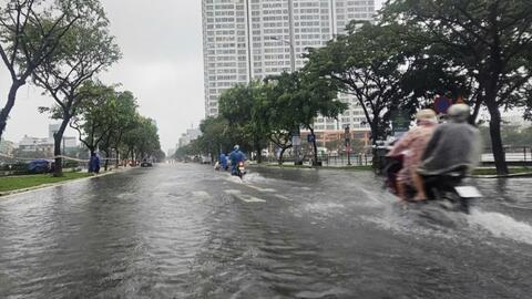 Đà Nẵng: Mưa trắng trời, nhiều khu vực bị ngập úng