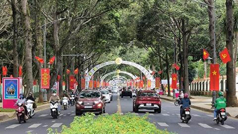 TP Buôn Ma Thuột rực rỡ cờ hoa mừng ngày hội lớn
