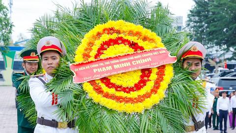 Thủ tướng dâng hương tại Khu di tích Chi bộ An Nam Cộng sản Đảng ở Cần Thơ