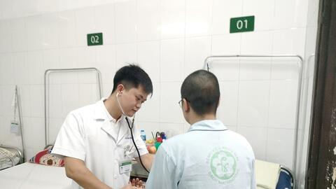 Nhiều người trẻ đồng tình cấm thuốc lá điện tử