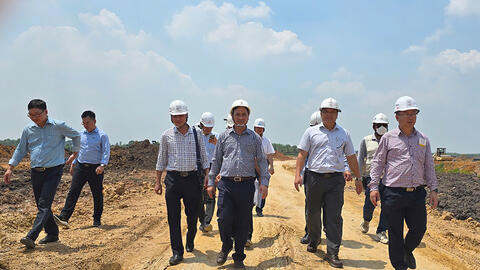 Đẩy nhanh tiến độ các dự án truyền tải điện trọng điểm khu vực phía Nam