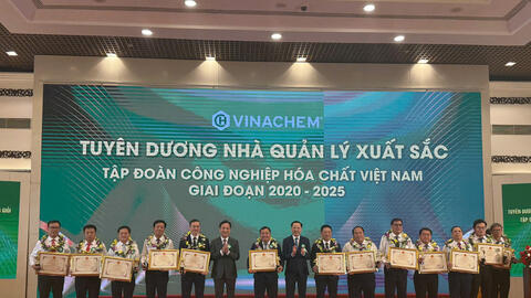 Ông Ngô Văn Đông được vinh danh Nhà lãnh đạo xuất sắc của Tập đoàn Hoá chất VN