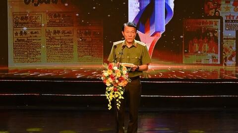 Báo chí đấu tranh không khoan nhượng với tham nhũng, tiêu cực