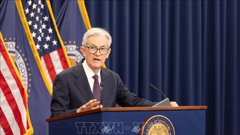 Chủ tịch Fed để ngỏ khả năng hạ lãi suất, song không chịu áp lực chính trị