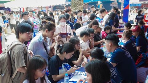 Tuyển sinh đại học: Chọn trường “hot” hay chọn trường “hợp”?