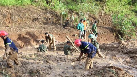 Điện Biên: Trắng đêm thông đường vào vùng mưa lũ