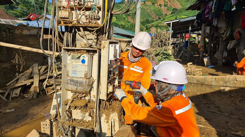 Tập trung khôi phục hệ thống điện tại các xã, bản bị ảnh hưởng bởi mưa lũ