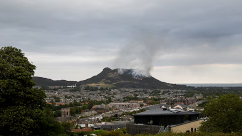 ­­Cháy lớn tại Scotland (Anh) giữa mùa lễ hội