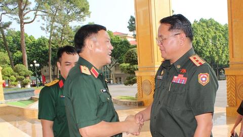 Phó tư lệnh Quân khu 2 tiếp đoàn cán bộ Báo Quân đội nhân dân Lào