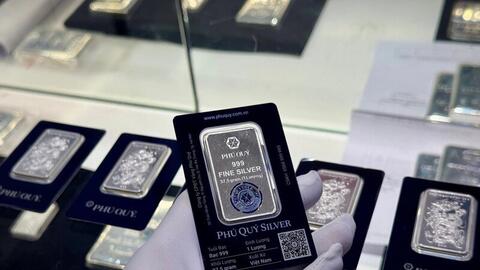 Giá bạc hôm nay 18/8/2025: Bạc neo ở mức cao