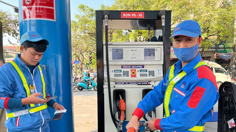 Giá xăng dầu hôm nay 23/08/2025: Nhích tăng