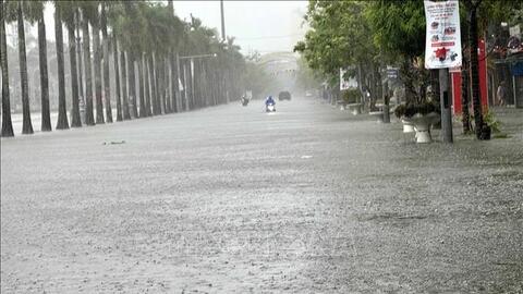 Mưa lớn ở nhiều khu vực, cảnh báo lũ trên các sông từ Thanh Hóa đến Huế