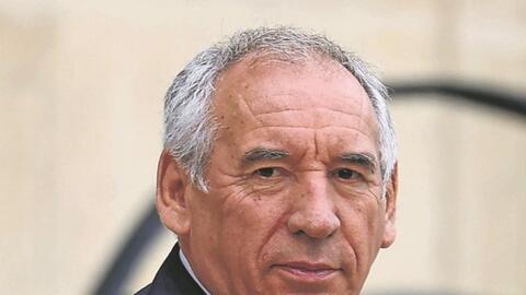 Thủ tướng Pháp tìm cách ngăn chính phủ sụp đổ