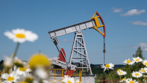 Giá xăng dầu hôm nay (16-9): Bật tăng