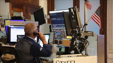 Thị trường Mỹ biến động trái chiều sau khi Fed cắt giảm lãi suất