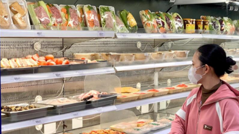 Bánh Trung thu Việt chiếm thế thượng phong trong giỏ quà tặng